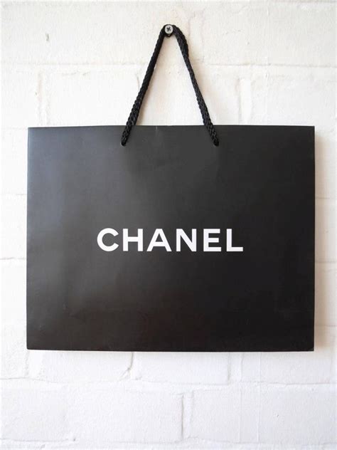 saccheto regalo chanel|CHANEL e.